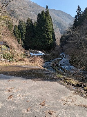 ֋